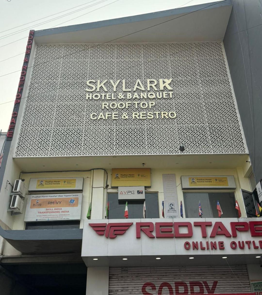 Hotel Skylark & Banquet Palwal ภายนอก รูปภาพ